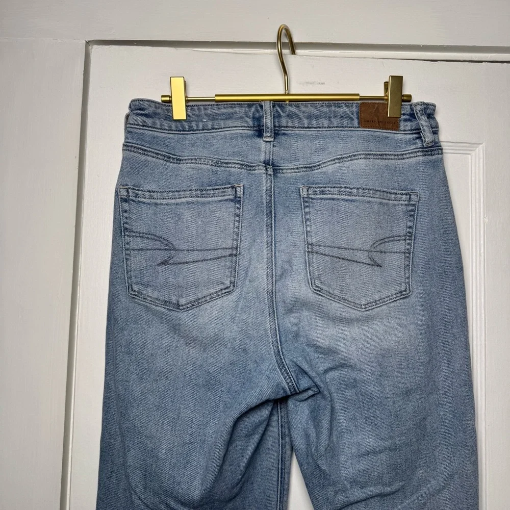 American Eagle Mom Straight Jean Light Wash Frayed Hem Straight Leg Jeans 8 Long